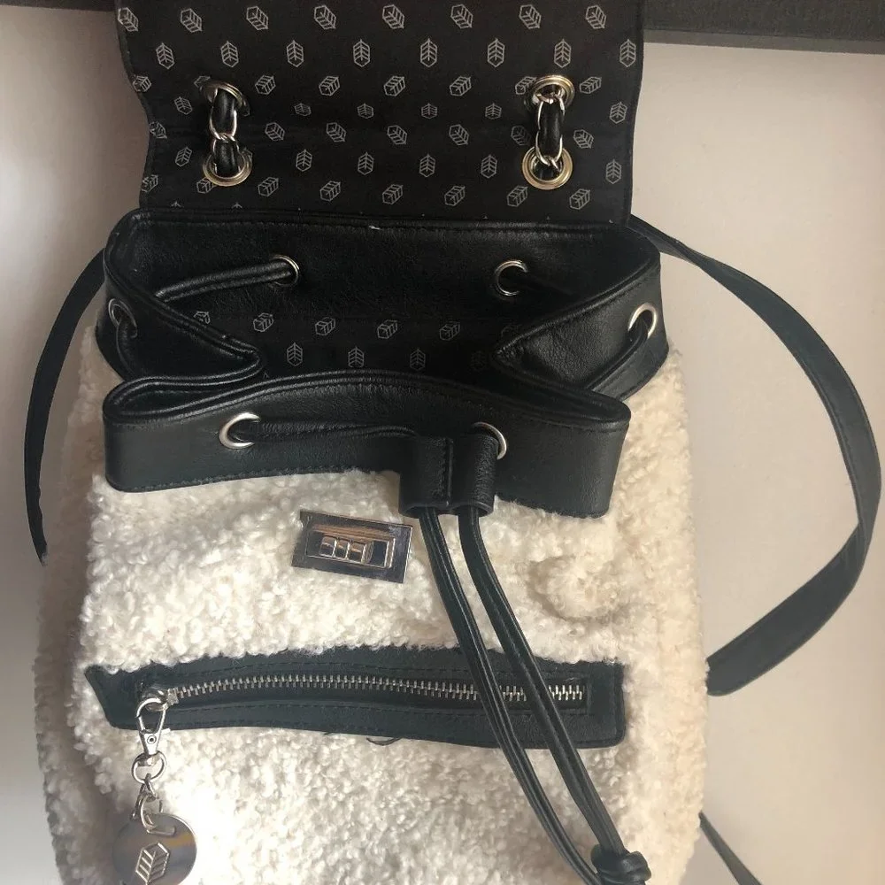 Call It Spring back pack - Picture 2 of 4